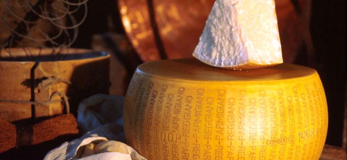 El-queso-parmesano-y-el-aminoácido-de-la-felicidad-Triptosfano-El-Portal-del-Chacinado