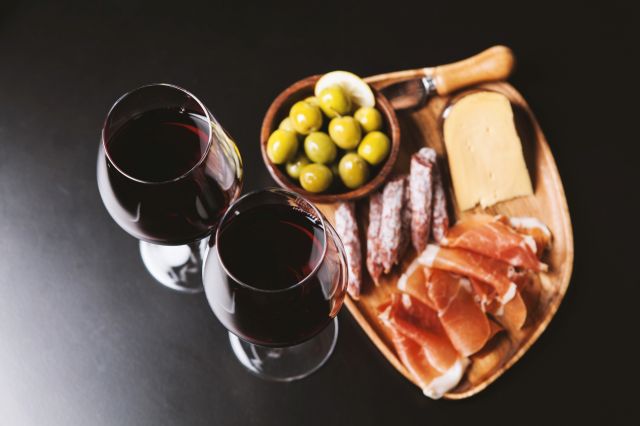Vinos-para-el-maridaje-del-jamon-crudo-El-Portal-del-Chacinado